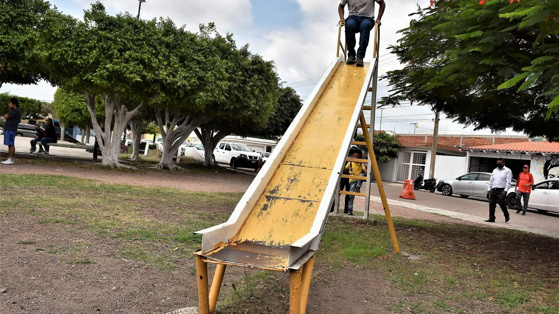 BUSCA CMIC ADOPOTAR AREAS VERDES PARA OBRAS SOCIALES  (3)